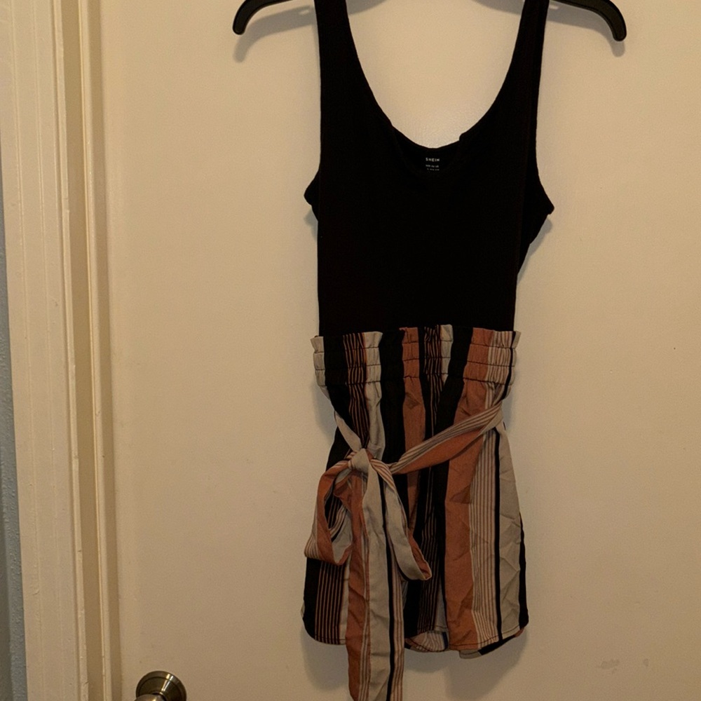 Shein sleeveless women’s romper 8/10 PTP 22” with stretch ~ 31” length